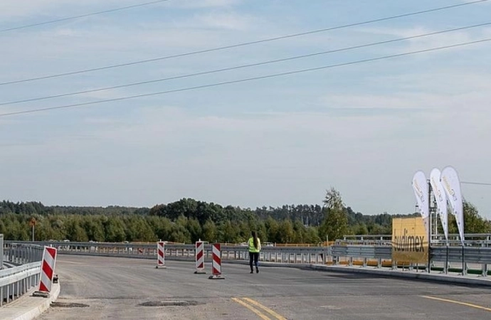 Nowe tymczasowe rondo i przełożenie ruchu na nową jezdnię – to zmiany na ulicy Towarowej w Olsztynie.